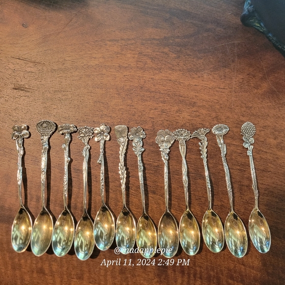 🚫SOLD🚫1885 Tiffany & Company Floral Motif Demitasse Spoon Collection Sterling - Picture 3 of 15